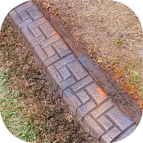 Ashlar stamped concrete curb pattern installed by Killer Curbz